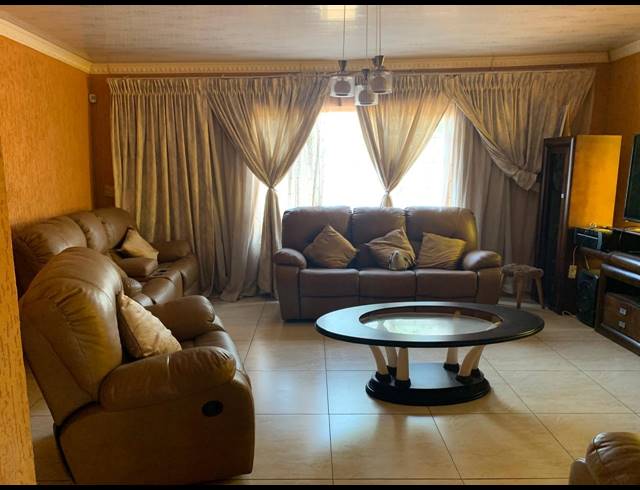 3 BEDROOM HOUSE FOR SALE IN MEYERTON PARK